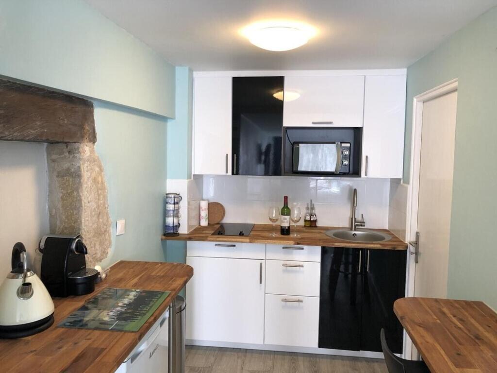 Blacksmiths Apartment In Blanzay - 1 Bed Ngoại thất bức ảnh